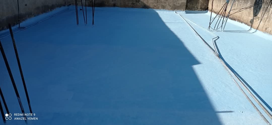 فني كشف تسربات المياه في حي النعيم جدة