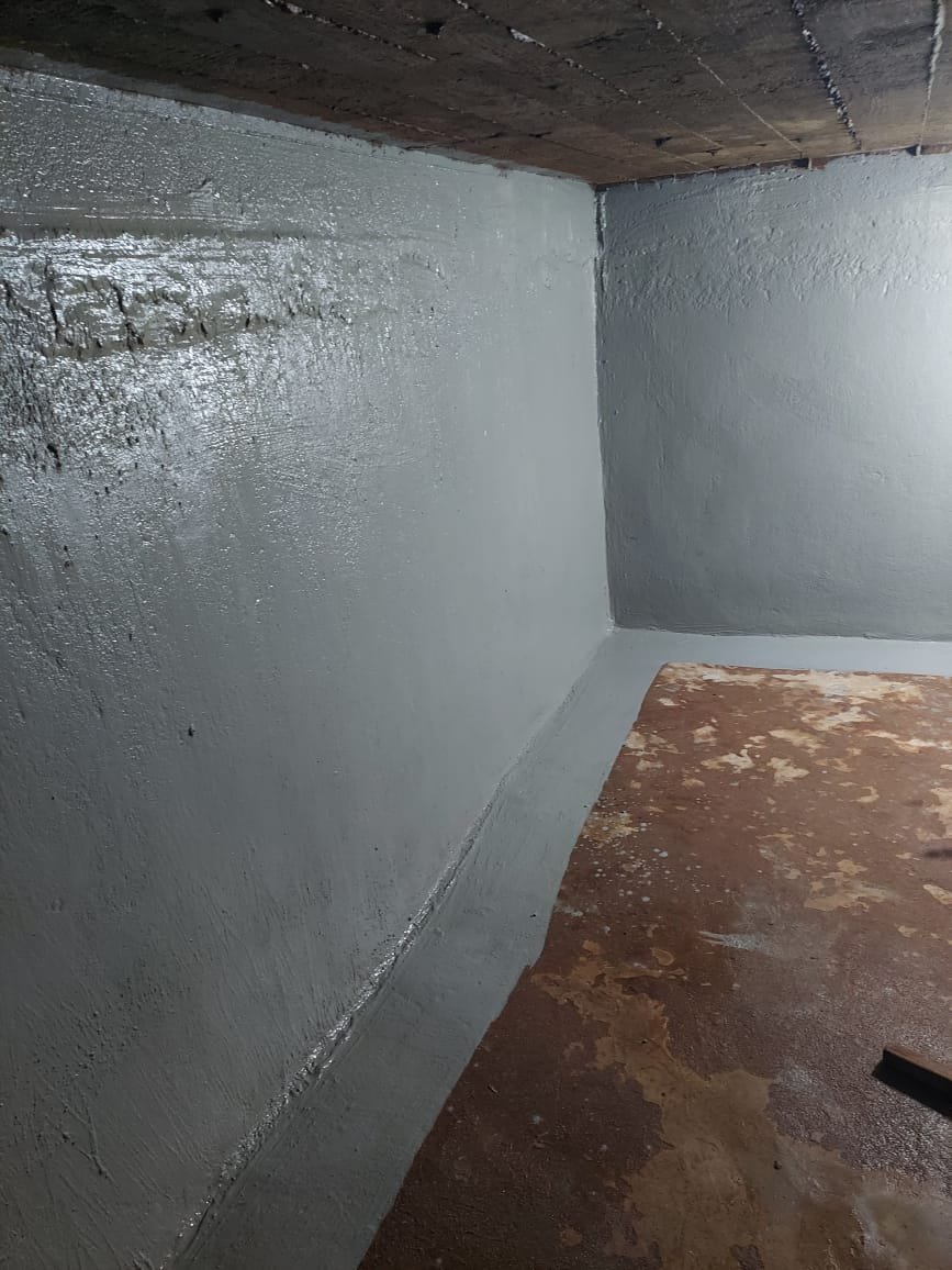 فني كشف تسربات مياه بجدة يتلقى اتصال طوارئ